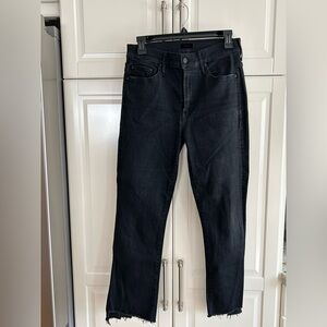 MOTHER THE INSIDER CROP STEP FRAY-Slim Straight Jeans in Washed Black